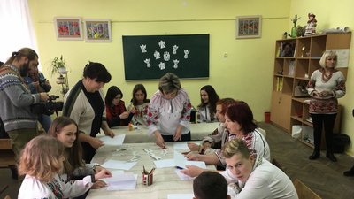 Львівські діти витинанками вшанували Героїв Небесної Сотні