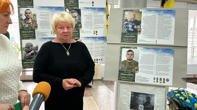 У Кременчуці відкрилася виставка "Полк "Азов" - Янголи Маріуполя" У Кременчуці відкрилася виставка "Полк "Азов" - Янголи Маріуполя"