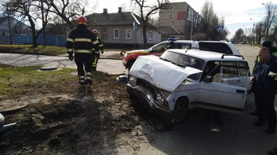 У Черкасах у ДТП потрапили дві автівки У Черкасах у ДТП потрапили дві автівки