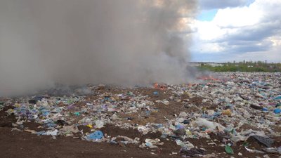 На Миколаївщині горіло сміттєзвалище На Миколаївщині горіло сміттєзвалище