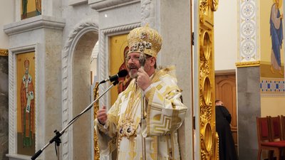 "Це духовна боротьба, невидима боротьба добра і зла": глава УГКЦ молився в Зарваниці на Тернопільщині "Це духовна боротьба, невидима боротьба добра і зла": глава УГКЦ молився в Зарваниці на Тернопільщині