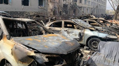 У Харкові загасили пожежу після ракетного обстрілу: двоє загиблих, є поранені