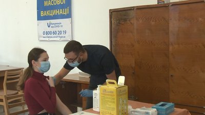 У Черкасах ще в одному ТРЦ відкрили тестовий пункт вакцинації У Черкасах ще в одному ТРЦ відкрили тестовий пункт вакцинації