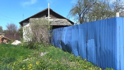 "Як її не вбило, не знаю" — мешканці селища Вороніж про обстріл літаками РФ "Як її не вбило, не знаю" — мешканці селища Вороніж про обстріл літаками РФ