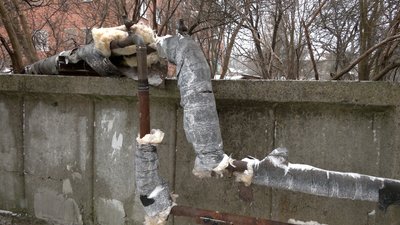 У квартирах 12 градусів, гріються пляшками з теплою водою: будинок у Чернігові досі залишається без тепла У квартирах 12 градусів, гріються пляшками з теплою водою: будинок у Чернігові досі залишається без тепла