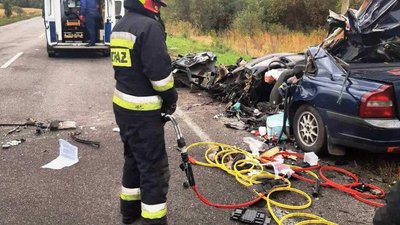На Чернігівщині зіткнулися фура та легковик: одна людина загинула На Чернігівщині зіткнулися фура та легковик: одна людина загинула