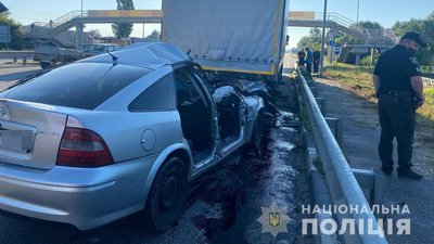 На Житомирщині зіткнулися легковик і вантажівка – двоє людей загинуло