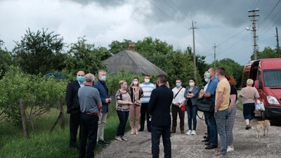 Відсторонений від посади Іван Мунтян сидіть в президії обласної ради Відсторонений від посади Іван Мунтян сидіть в президії обласної ради