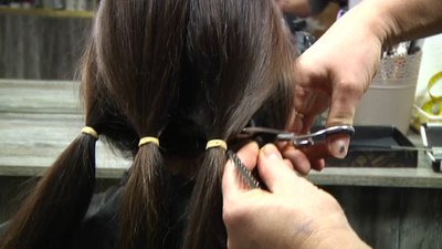 Обрізала та продала волосся заради перемоги: 13-річна школярка з Житомирщини перерахувала на потреби ЗСУ 6500 гривень Обрізала та продала волосся заради перемоги: 13-річна школярка з Житомирщини перерахувала на потреби ЗСУ 6500 гривень