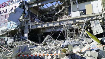 Російська ракета зруйнувала супермаркет у Харкові: фото