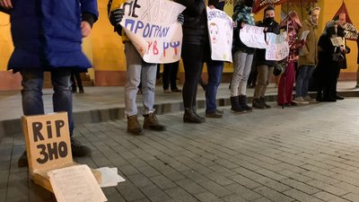 "Стоп Шкарлет". В Одесі вийшли на мітинг проти нового міністра освіти "Стоп Шкарлет". В Одесі вийшли на мітинг проти нового міністра освіти