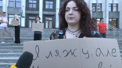 У Тернополі відбувається акція проти звільнення міністра оборони У Тернополі відбувається акція проти звільнення міністра оборони