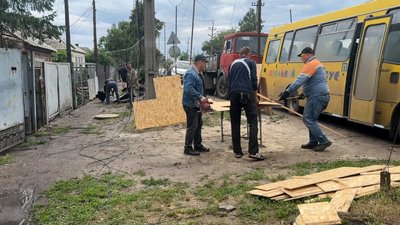 В Слов'янську ліквідовують наслідки російського авіаудару.