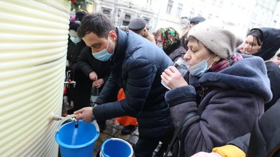 Резервуар, де можна набрати освяченої води