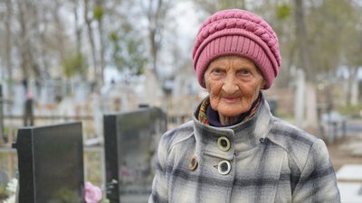Поліна Бакуленко, наглядачка могил