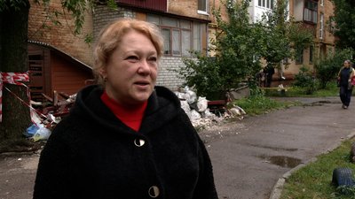 У Чернігові завершують ремонт будинку на Толстого, який обстріляли росіяни