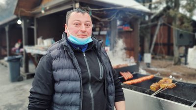 Нова програма і перевірка COVID-документів: як у Мукачеві проводять фестиваль "Червене вино" Нова програма і перевірка COVID-документів: як у Мукачеві проводять фестиваль "Червене вино"