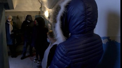 У поліклініці Кропивницького в черзі на тест на коронавірус зібрались 30 людей