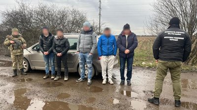 П'ятьох закарпатців затримали прикордонники на околиці села Неветленфолу П'ятьох закарпатців затримали прикордонники на околиці села Неветленфолу