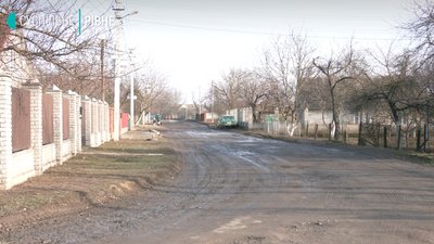 Жителі села під Рівним бояться, що їх покинуть перевізники через жахливу дорогу
