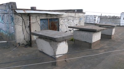 Мокрі стелі та перебої зі світлом. У франківській багатоповерхівці третій рік протікає дах Мокрі стелі та перебої зі світлом. У франківській багатоповерхівці третій рік протікає дах