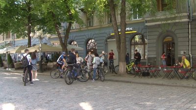 Більше пів сотні учасників: у Полтаві влаштували акцію «Велосипедом на роботу» Більше пів сотні учасників: у Полтаві влаштували акцію «Велосипедом на роботу»