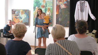У Черкасах презентували "стріляну вишиванку"