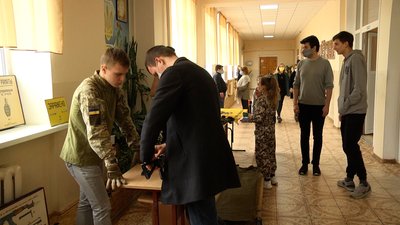 До Дня пам'яті та примирення у житомирській школі провели "Уроки звитяги" До Дня пам'яті та примирення у житомирській школі провели "Уроки звитяги"