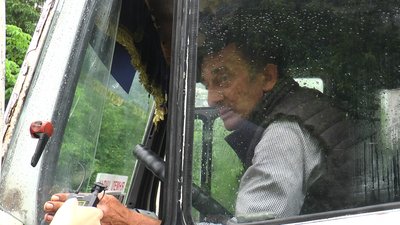 Водій рейсового автобуса Василь Понайда Водій рейсового автобуса Василь Понайда
