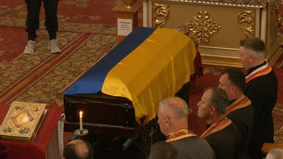 На Прикарпатті попрощалися з ексголовою Тлумацької громади Романом Круховським, який загинув на війні На Прикарпатті попрощалися з ексголовою Тлумацької громади Романом Круховським, який загинув на війні