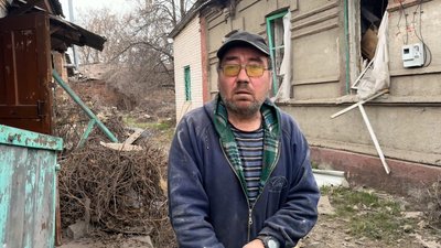 "Біля вікна стояв". Травмований житель Слов'янська розказав про авіаудар, під час якого пошкодило пологовий "Біля вікна стояв". Травмований житель Слов'янська розказав про авіаудар, під час якого пошкодило пологовий