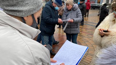 "Ні тарифному геноциду!": у Вінниці мітингували під міськрадою "Ні тарифному геноциду!": у Вінниці мітингували під міськрадою