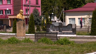 Як у громадах Буковини зберігають памʼять про загиблих військових Як у громадах Буковини зберігають памʼять про загиблих військових