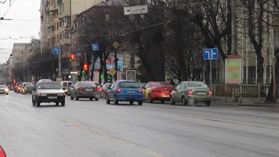 За місяць в Івано-Франківську демонтували 16 незаконних рекламних конструкцій За місяць в Івано-Франківську демонтували 16 незаконних рекламних конструкцій