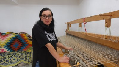"Щоб їм було тепленько". Як у гуцульському селі на Франківщині тчуть ліжники для воїнів на передову "Щоб їм було тепленько". Як у гуцульському селі на Франківщині тчуть ліжники для воїнів на передову