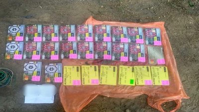З території РФ невідомі перекинули пакунок з банківськими картками