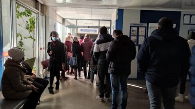 В перервах між парами: в центрі вакцинації у Луцьку лікарям допомагають студенти-медики В перервах між парами: в центрі вакцинації у Луцьку лікарям допомагають студенти-медики