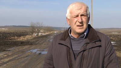 Жителі села на Тернопільщині звернулися до агрофірми, щоби ті відремонтували дорогу