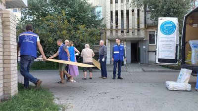 Пошкоджено будинки та магазини: у Сумах російський безпілотник влучив у житловий квартал Пошкоджено будинки та магазини: у Сумах російський безпілотник влучив у житловий квартал