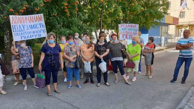 У Долинській місцеві жителі вимагають повернути місту 15,5 мільйонів гривень