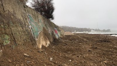 Капітальний ремонт підпірної стінки на одеському пляжі може бути незаконним — еколог Капітальний ремонт підпірної стінки на одеському пляжі може бути незаконним — еколог