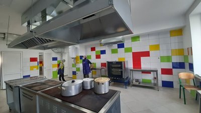 Нове шкільне меню. На Львівщині є школа, де готують за рецептами Клопотенка Нове шкільне меню. На Львівщині є школа, де готують за рецептами Клопотенка