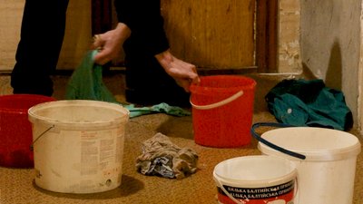 Квартиру черкасця підтоплює через талий сніг