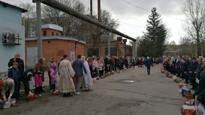 У церкві Святої Трійці в Кропивницькому освячувати паски почали У церкві Святої Трійці в Кропивницькому освячувати паски почали