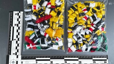 Вилучили майже 200 згортків: на Львівщині поліцейські затримали чоловіків, які робили "закладки"