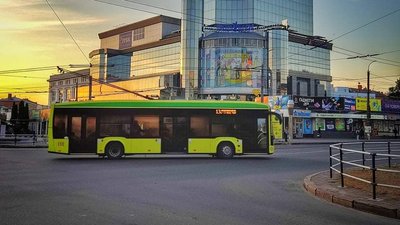 У Хмельницькому на маршрути випустять більше тролейбусів