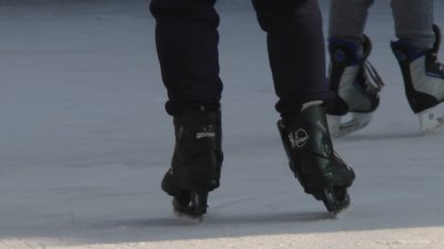 3 тисячі в бюджет, понад 400 000 - з бюджету. Хто заробляє на ковзанці у центрі Івано-Франківська 3 тисячі в бюджет, понад 400 000 - з бюджету. Хто заробляє на ковзанці у центрі Івано-Франківська