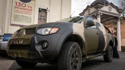 "Нехай вони рятують життя": у Тернополі Глава УГКЦ освятив автомобілі