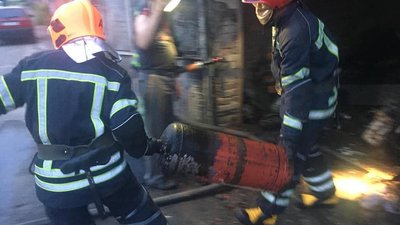 У Рівному сталась пожежа в гаражному кооперативі, міг бути вибух У Рівному сталась пожежа в гаражному кооперативі, міг бути вибух