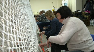 "В’яжу з відчуттям, що роблю добро для солдат": 85-річний чернігівець плете шкарпетки для українських військових "В’яжу з відчуттям, що роблю добро для солдат": 85-річний чернігівець плете шкарпетки для українських військових
